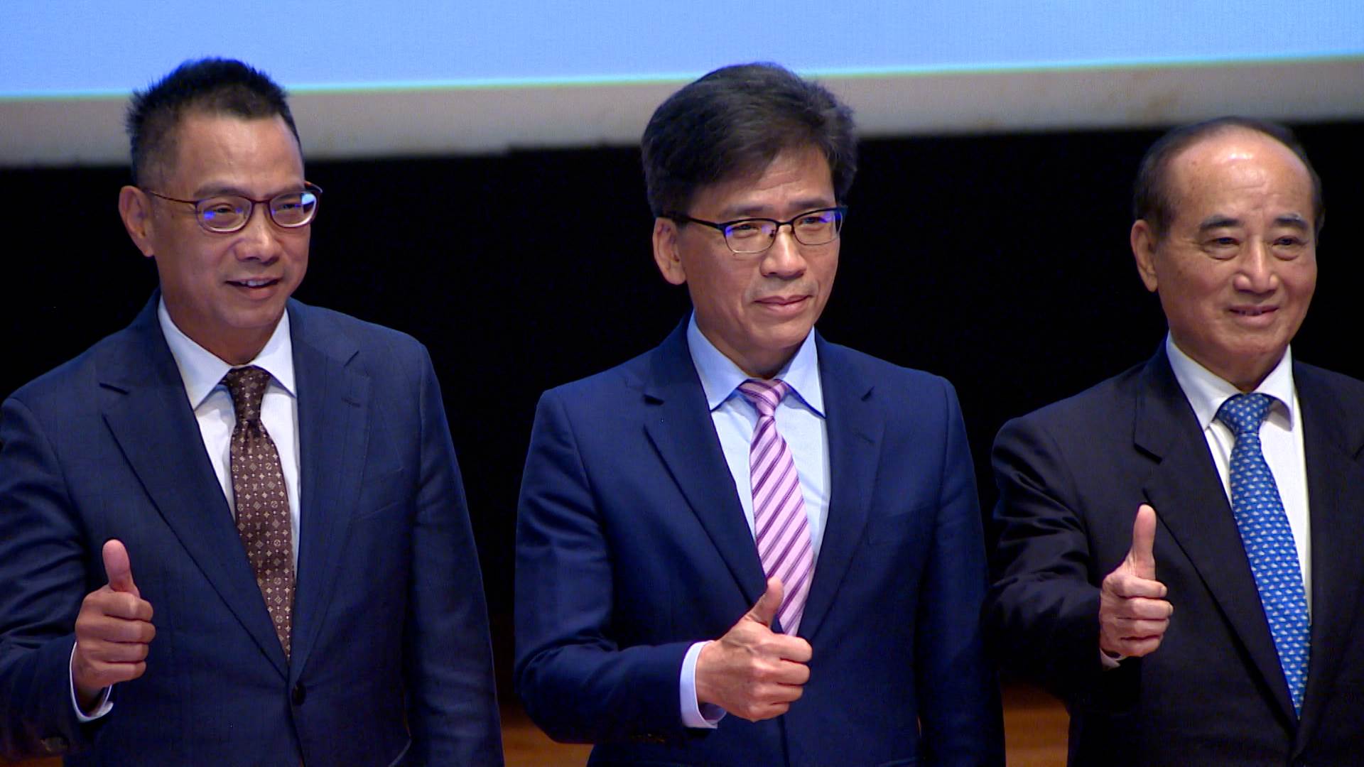 金管會主委彭金衛福部長石崇良等政界人士,與南山人壽總經理范文偉同台出席「百歲人生 有備而來論壇」。(圖/東森新聞)
