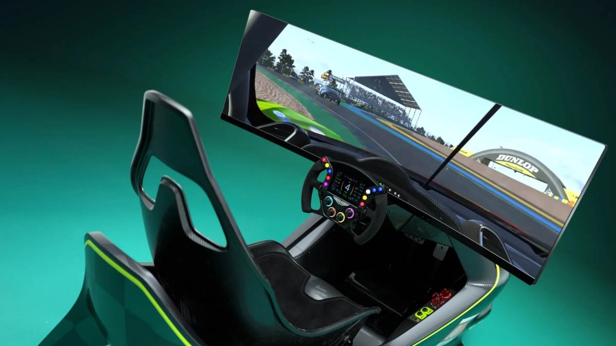 前方採用一組49吋的三星Odyssey曲面螢幕,並且搭載NVIDIA RTX 50系列繪圖卡,讓遊戲細節更加真實。(圖/奧斯頓馬丁提供)