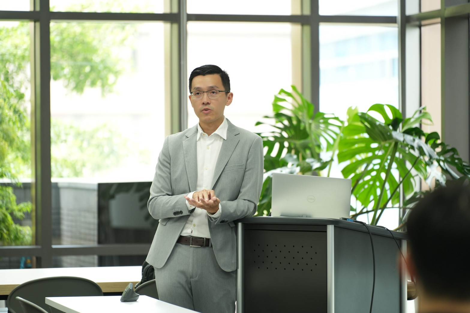 許庭豪醫師分享數位牙科治療規劃與臨床應用經驗。（圖／業者提供）