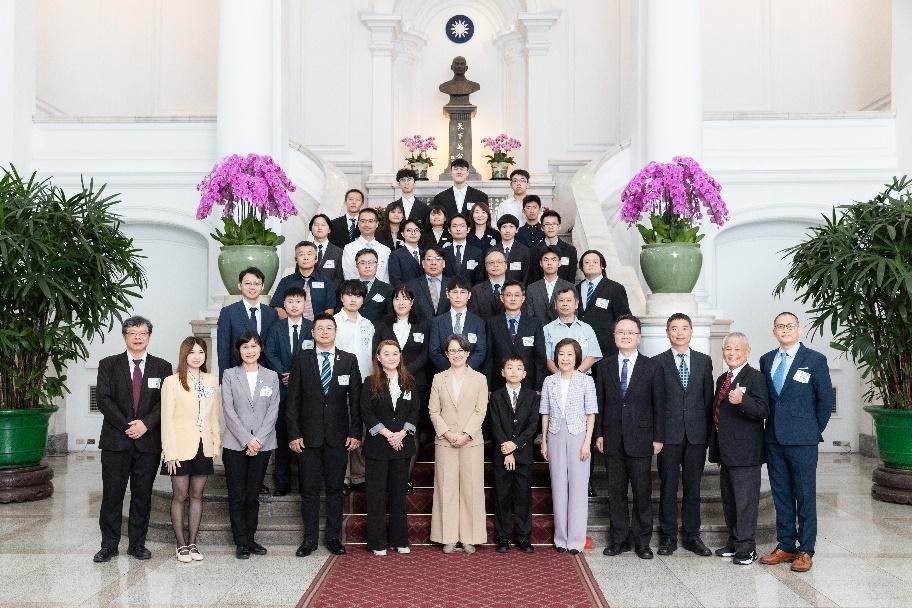 EatBliss<a href='/search/tags/益比喜盯晶王/' target='_blank'>益比喜盯晶王</a>奪<a href='/search/tags/首爾發明展/' target='_blank'>首爾發明展</a>「金獎」獲副總統接見（圖／EatBliss益比喜）