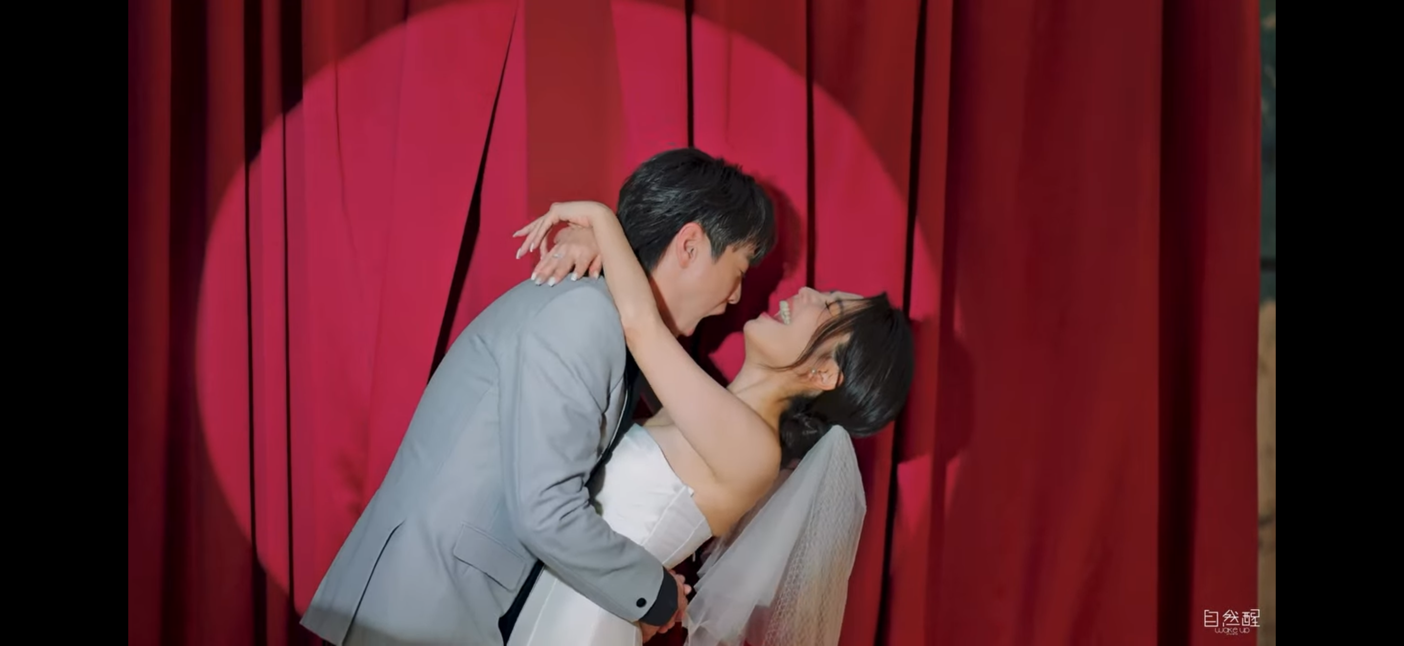 結婚8年依舊甜蜜如初,夫妻倆真情告白閃瞎全場。(圖/<a href='/search/tags/飲后/' target='_blank'>飲后</a>提供)