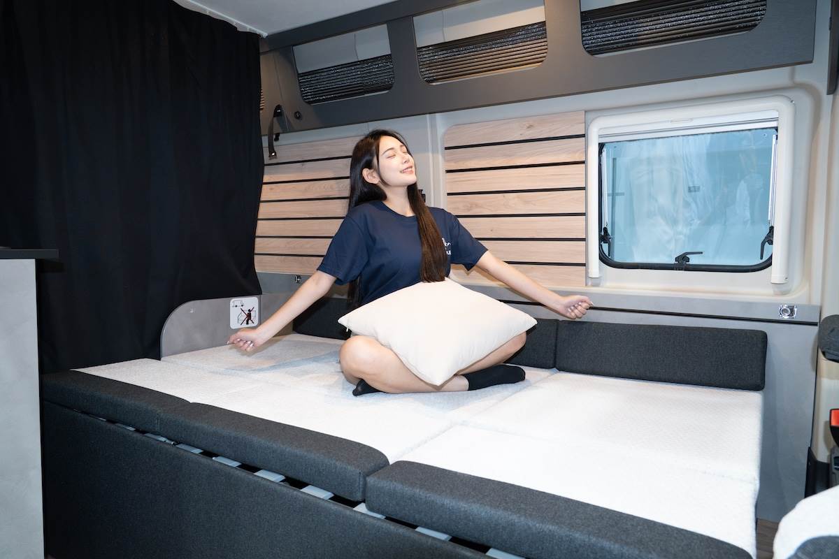 Crosscamp 541可選配頂篷，可創造最多四人同住的睡眠空間。（圖／林昱丞攝影）