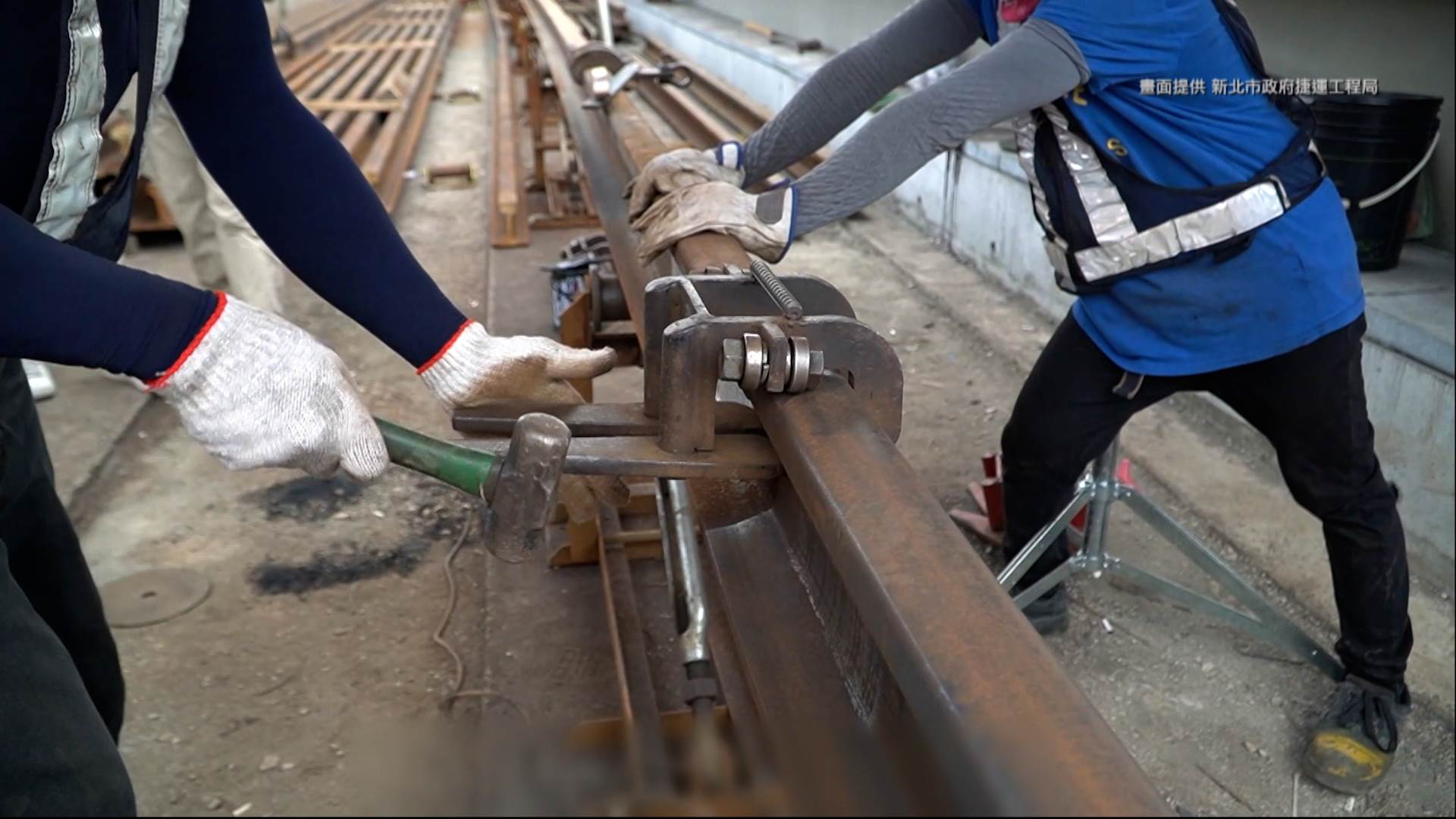 三鶯線施工期間克服多項工程挑戰,歷經多年建設,順利完成通車目標。(圖/東森新聞)