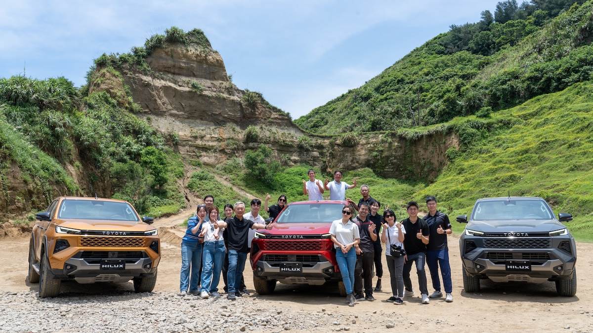全新HILUX採用LED Bi-Beam頭燈與較高的引擎蓋線條。(圖/林昱丞攝影)