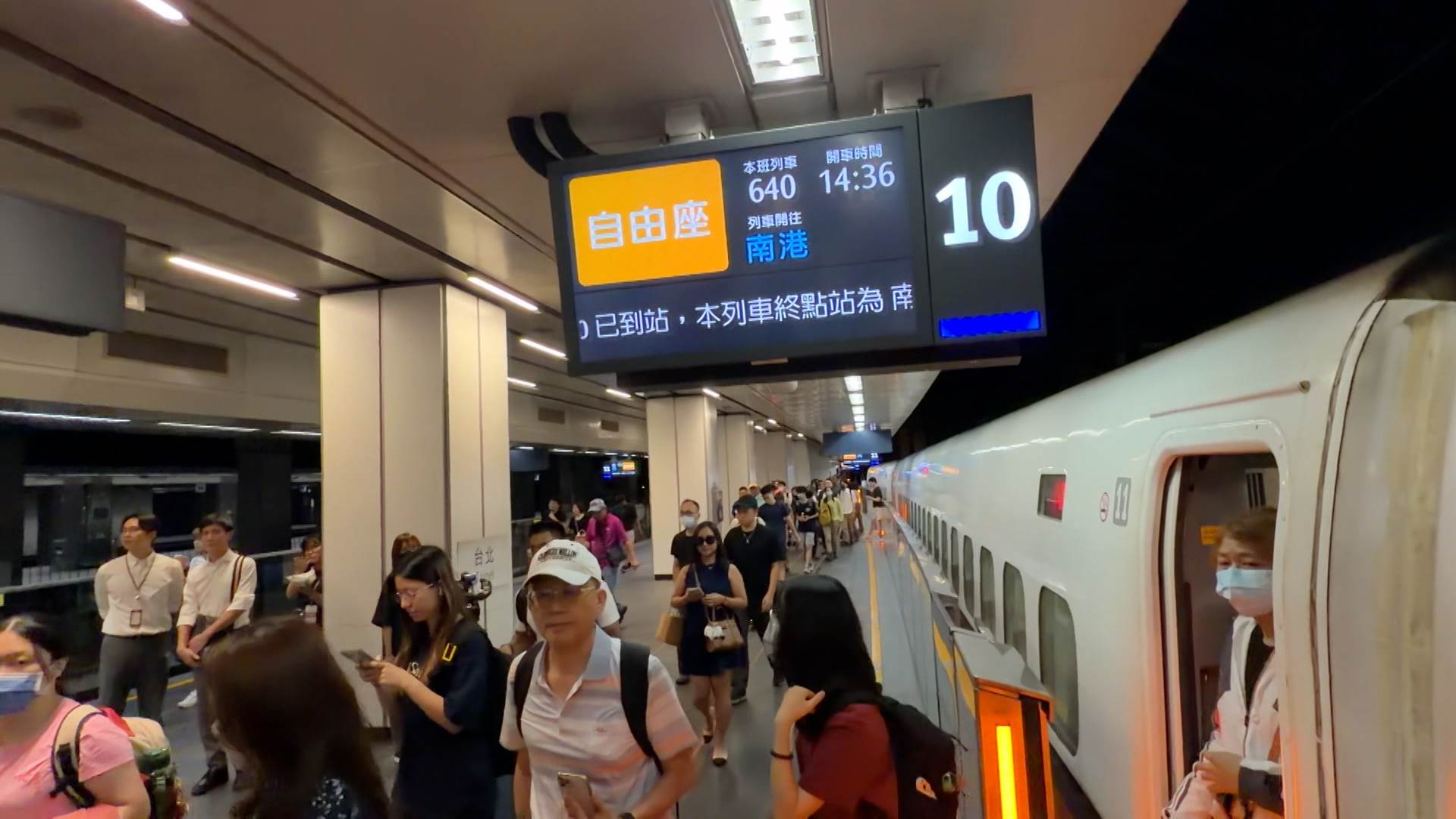 高鐵台北站啟用第10車廂旁新出站通道，自由座旅客<a href='/search/tags/出站動線/' target='_blank'>出站動線</a>再升級。（圖／東森新聞）