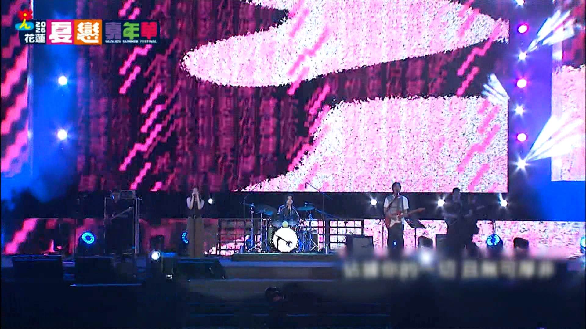 告五人登上花蓮夏戀嘉年華舞台,帶來多首人氣歌曲,嗨翻全場歌迷。(圖/東森新聞)