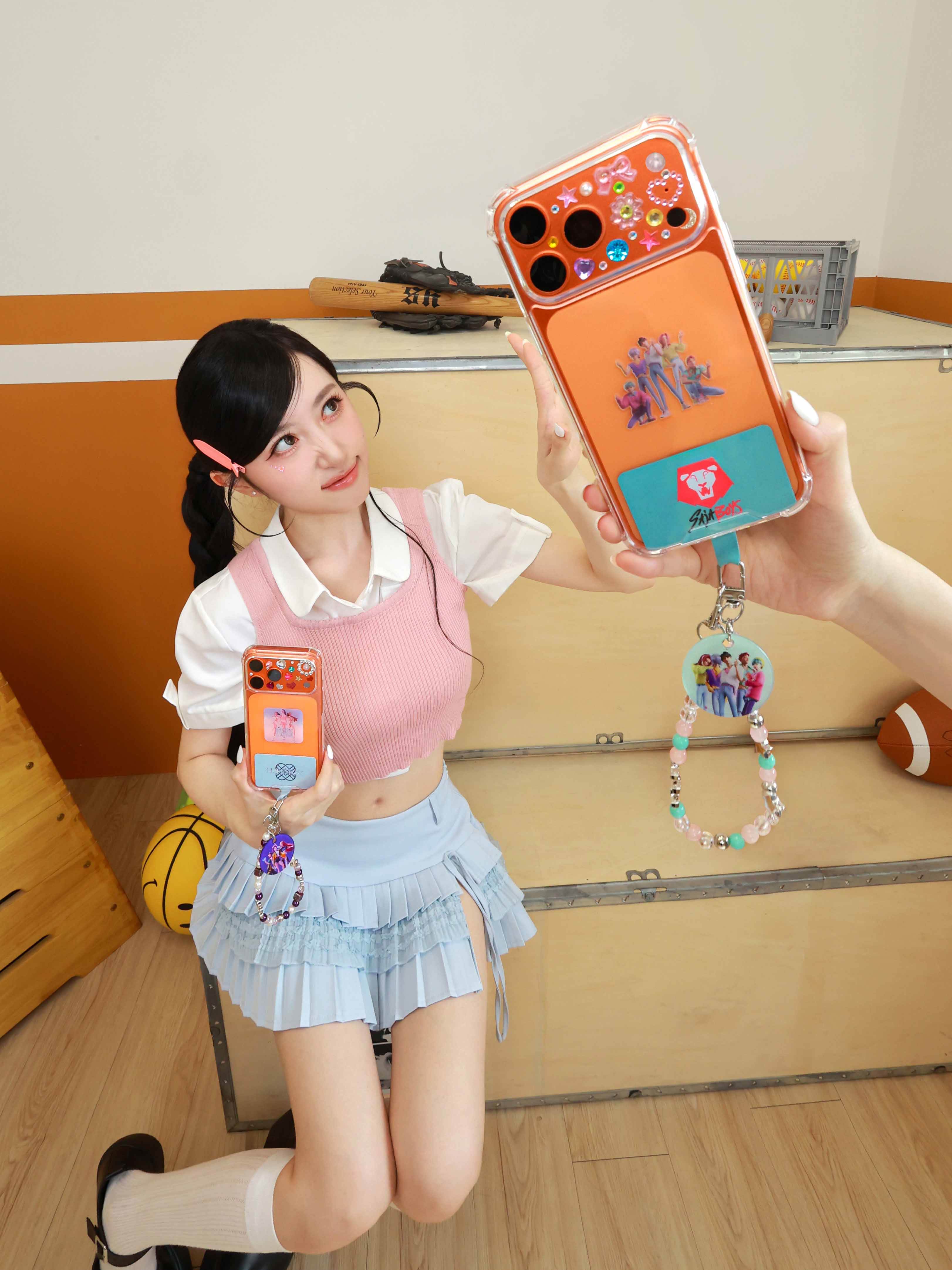 Netflix K-Pop 獵魔女團 跨界聯名extra®無糖口香糖 期間限定周邊 獵魔女團鑰匙圈暨手掛式手機掛繩。（圖／業者提供）