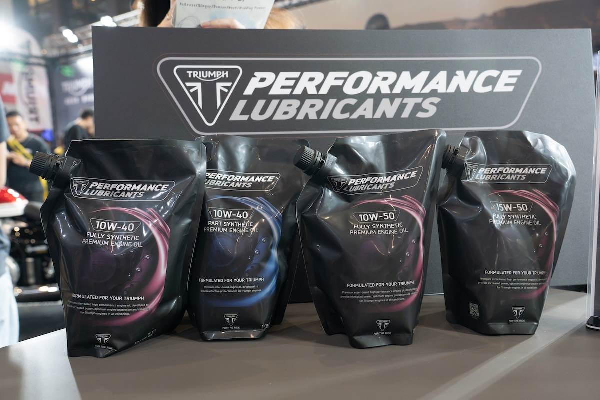 Triumph原廠機油Triumph Performance Lubricants。（圖／林昱丞攝影）