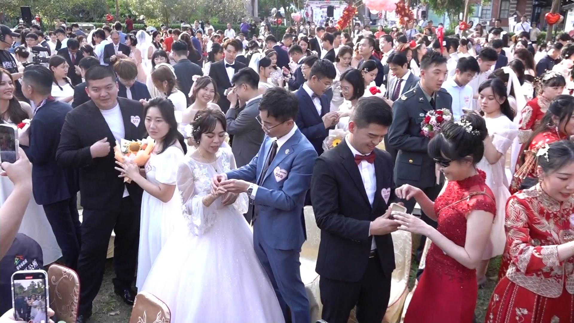2026臺中市聯合婚禮開放報名，將抽出66對新人參與全臺首創空中婚禮 。（圖／東森新聞）