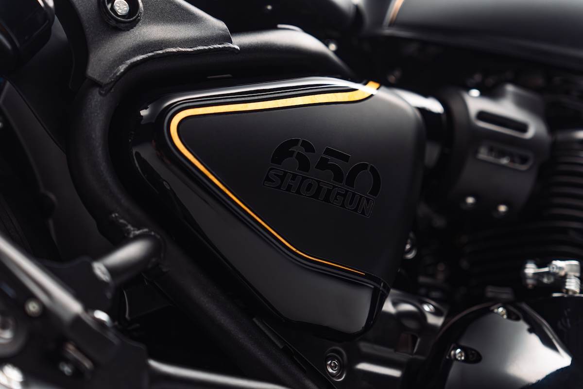 Shotgun 650特仕版以18K純金金箔拉線勾勒線條。（圖／太古汽車提供）