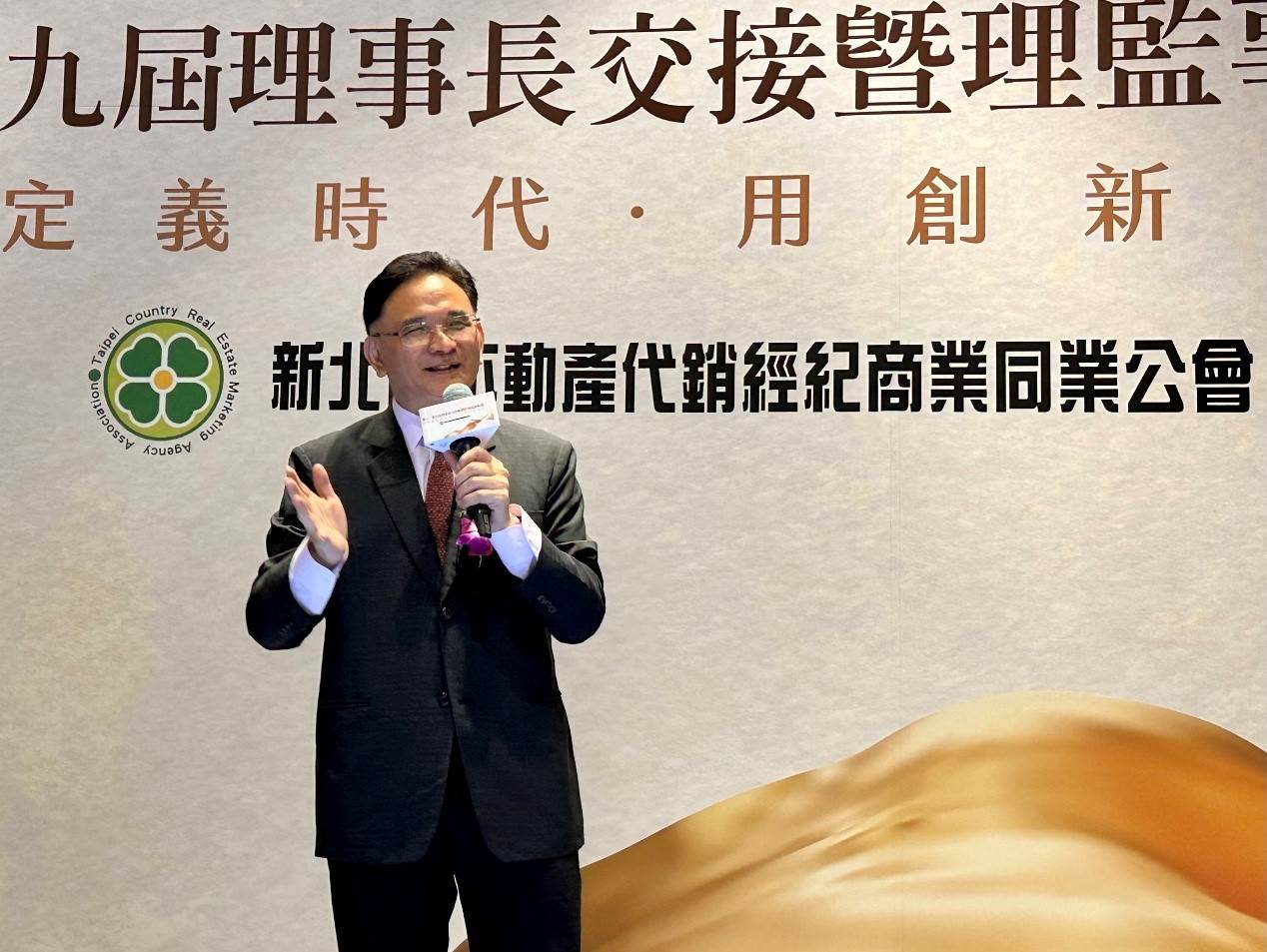 佳榮泰集團總經理陳春諒表示，卸任理事長後仍將以輔導理事長的身分，協助新任理事長順利推動公會事務。(圖/新北市不動產代銷經紀商業同業公會提供)