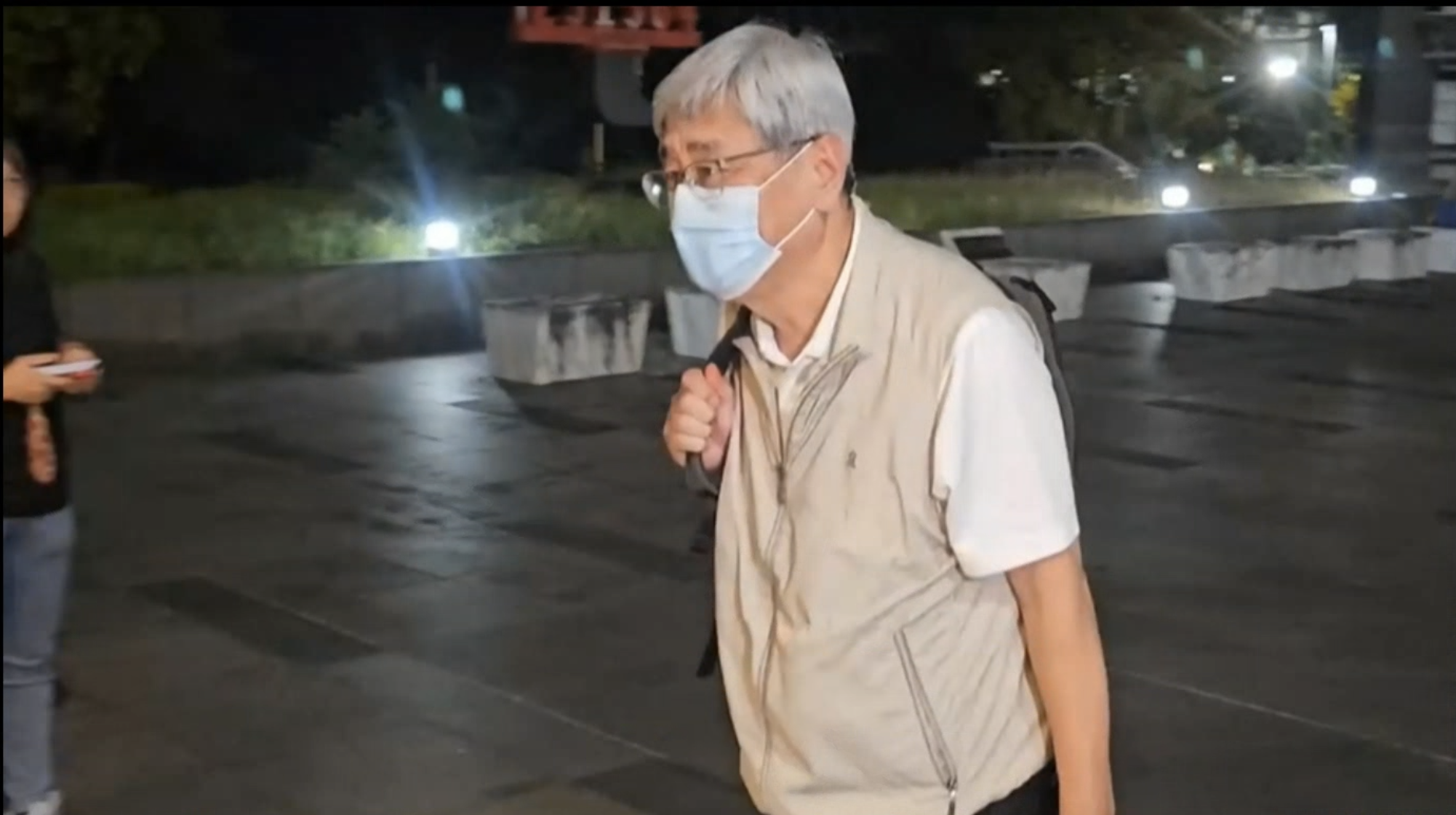 檢調追查震災善款，約談社會處長陳加富，訊後以40萬元交保。