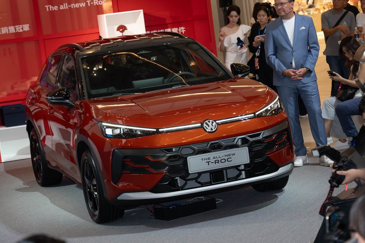 全新T-Roc車頭導入新世代Volkswagen家族設計語彙。（圖／林昱丞攝影）