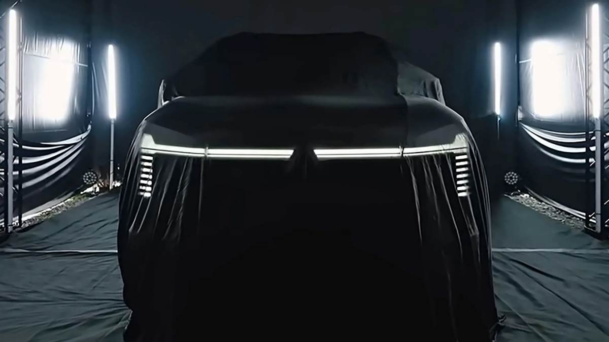 車型外觀採用方正設計,並且有著醒目的T型LED日行燈。(圖/三菱提供)