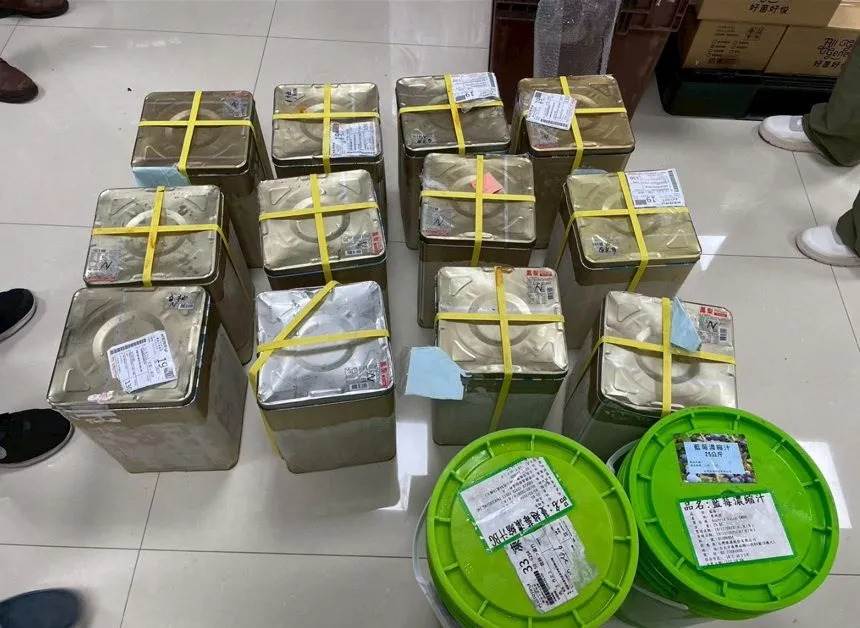 檢方查扣證物。翻攝畫面