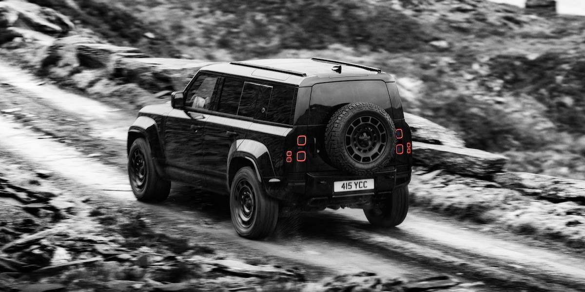 Defender OCTA Black搭載4.4L V8 MHEV雙渦輪增壓汽油引擎，最大馬力為635匹，最大扭力則是750Nm。（圖／JLR Taiwan提供）