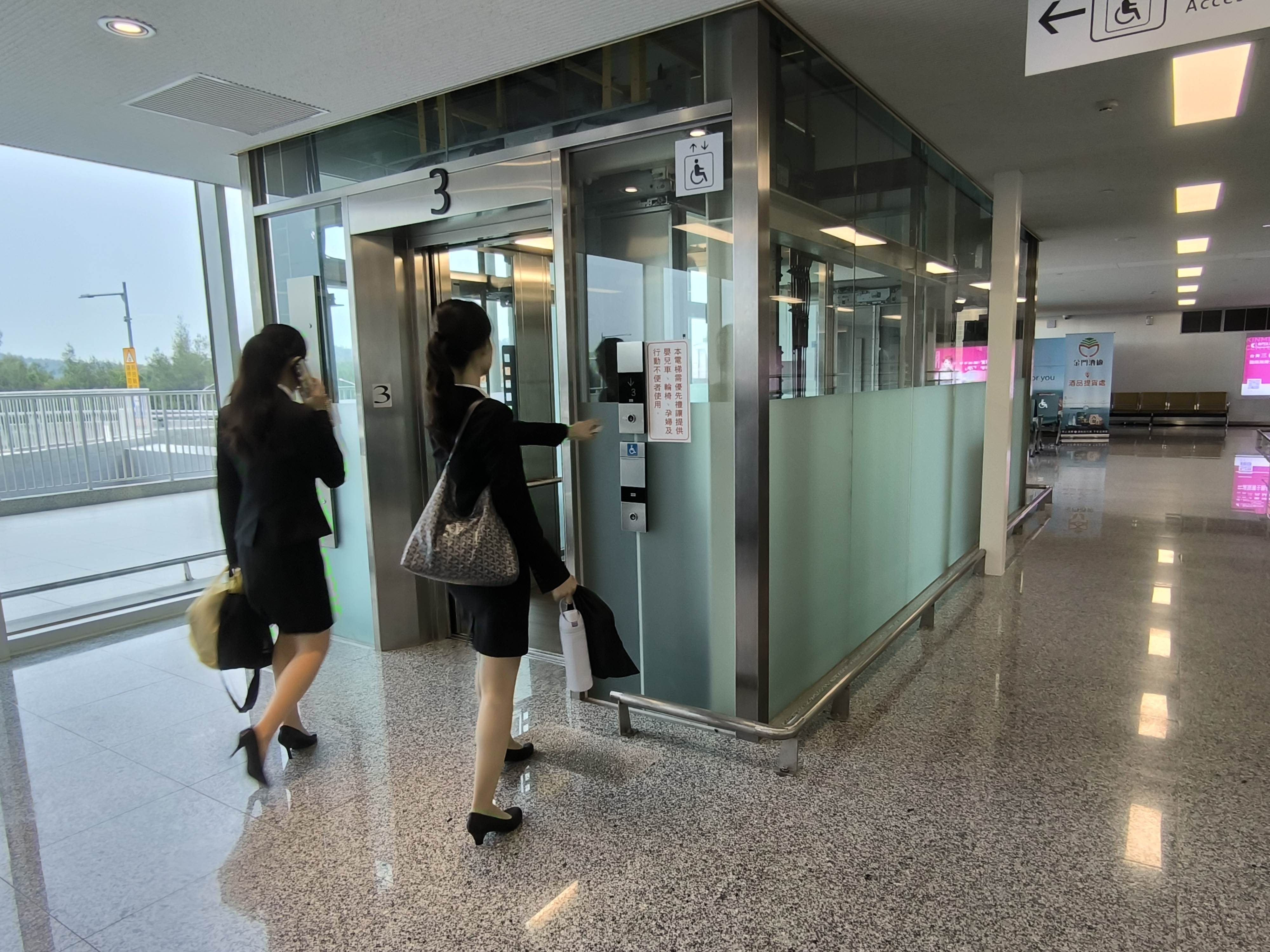 通力電梯全面覆蓋金門港旅運中心各樓層,完善無障礙移動動線。(圖/通力電梯提供)