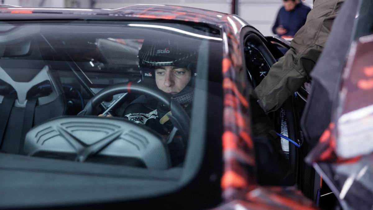 測試車手Marco Mapelli在德國著名的Hockenheimring賽道刷出了1分41.6秒的驚人單圈成績。(圖/藍寶堅尼提供)