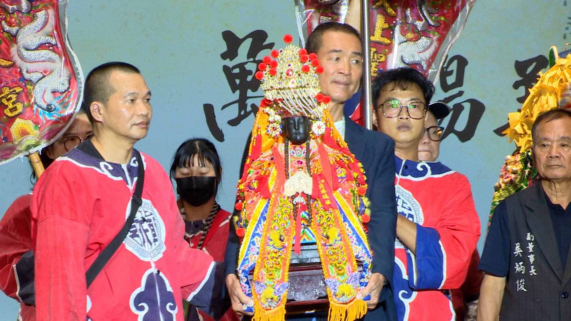 北港朝天宮媽祖參與「萬佛揚善」活動，展現跨宗教文化交流。（圖／東森新聞）