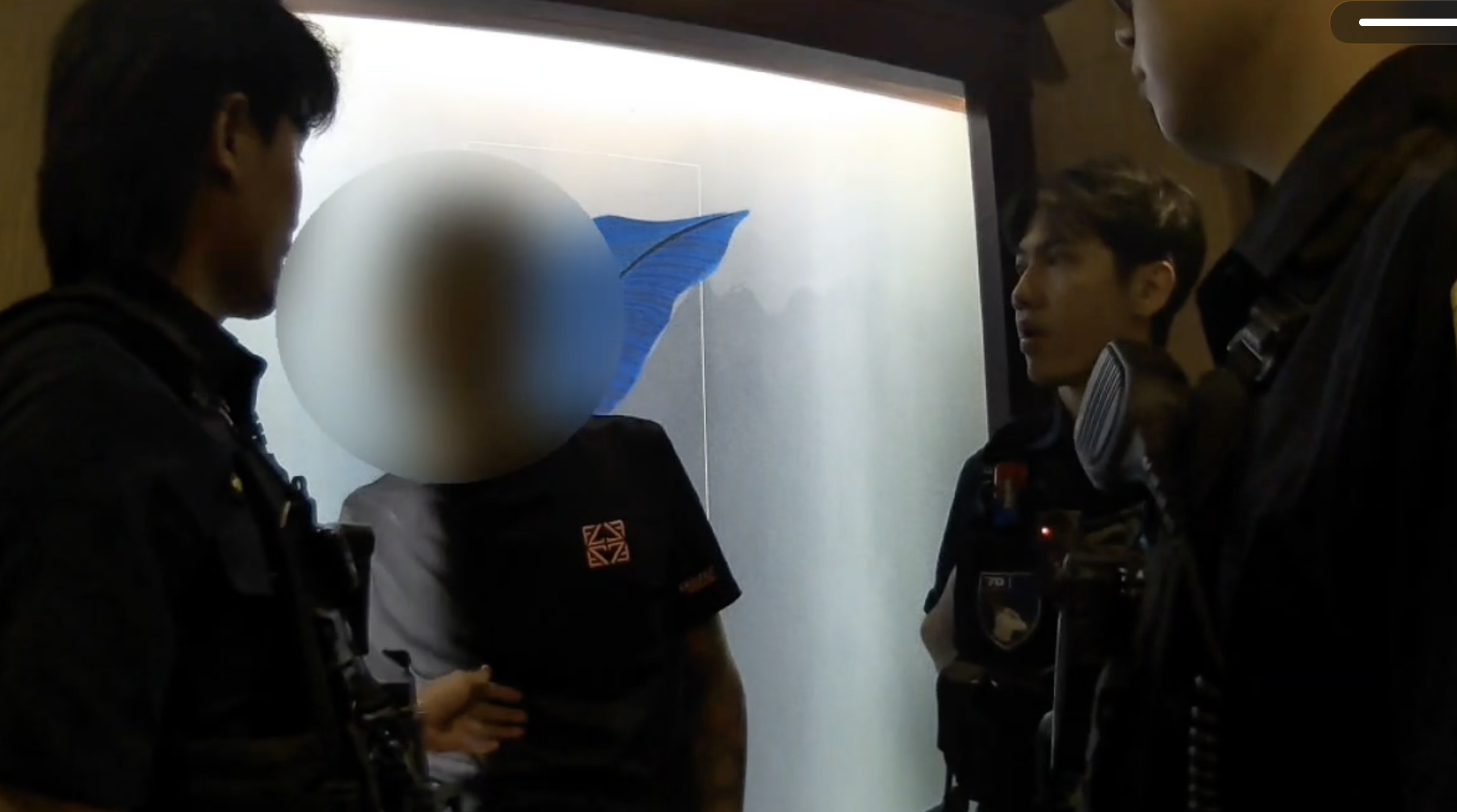 警方快打壓制KTV內鬥歐人員。