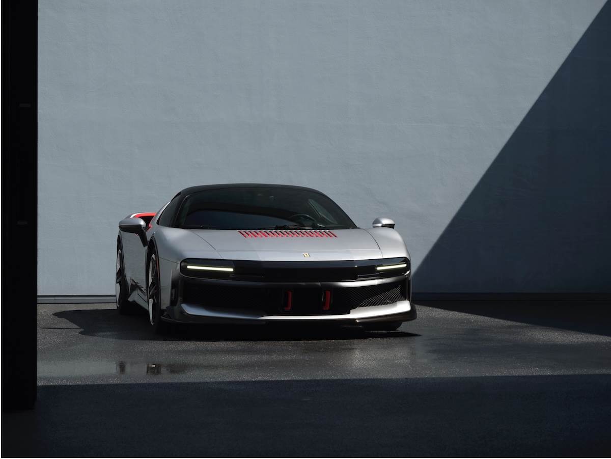 Ferrari CZ26車身以水平線條為主要視覺元素,車身輪廓採斜背式設計。(圖/臺灣蒙地拿提供)