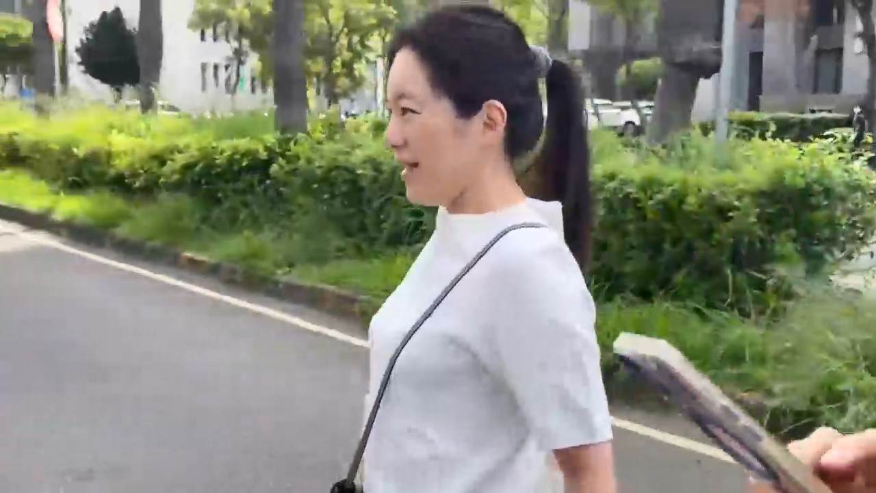 陳幸妤19日早晨身穿簡潔的白色短袖上衣。(圖/東森新聞)