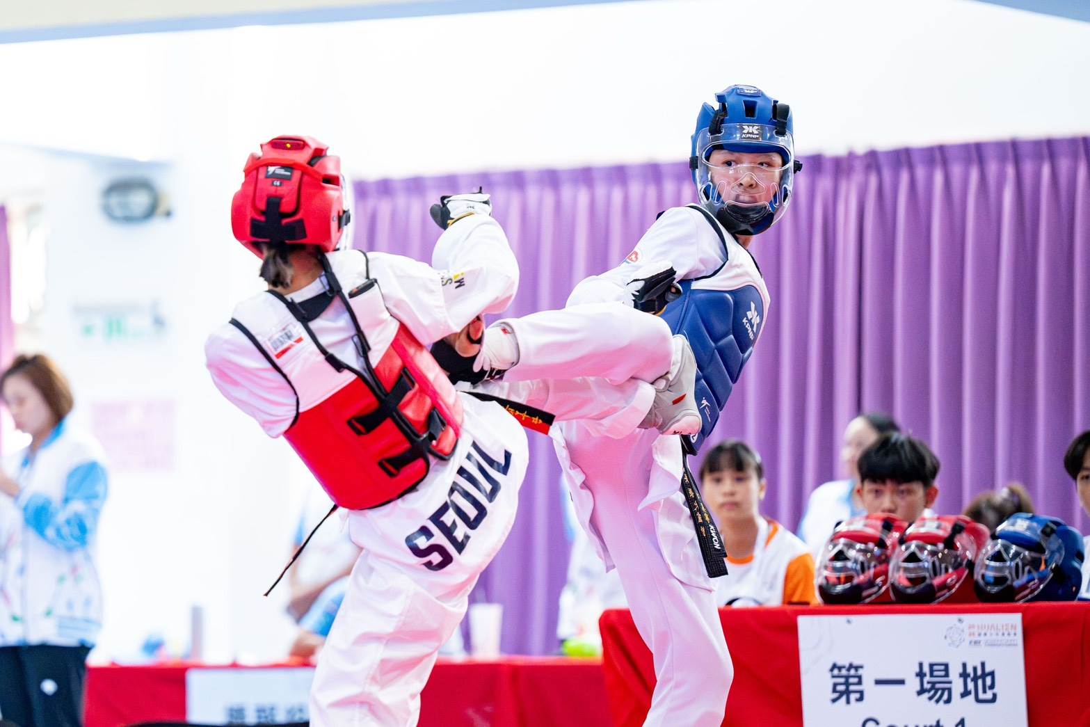 2026國際少年運動會＿新北江翠國中許晏寧（藍），跆拳道女子44公斤級金牌。（圖／體育局提供）