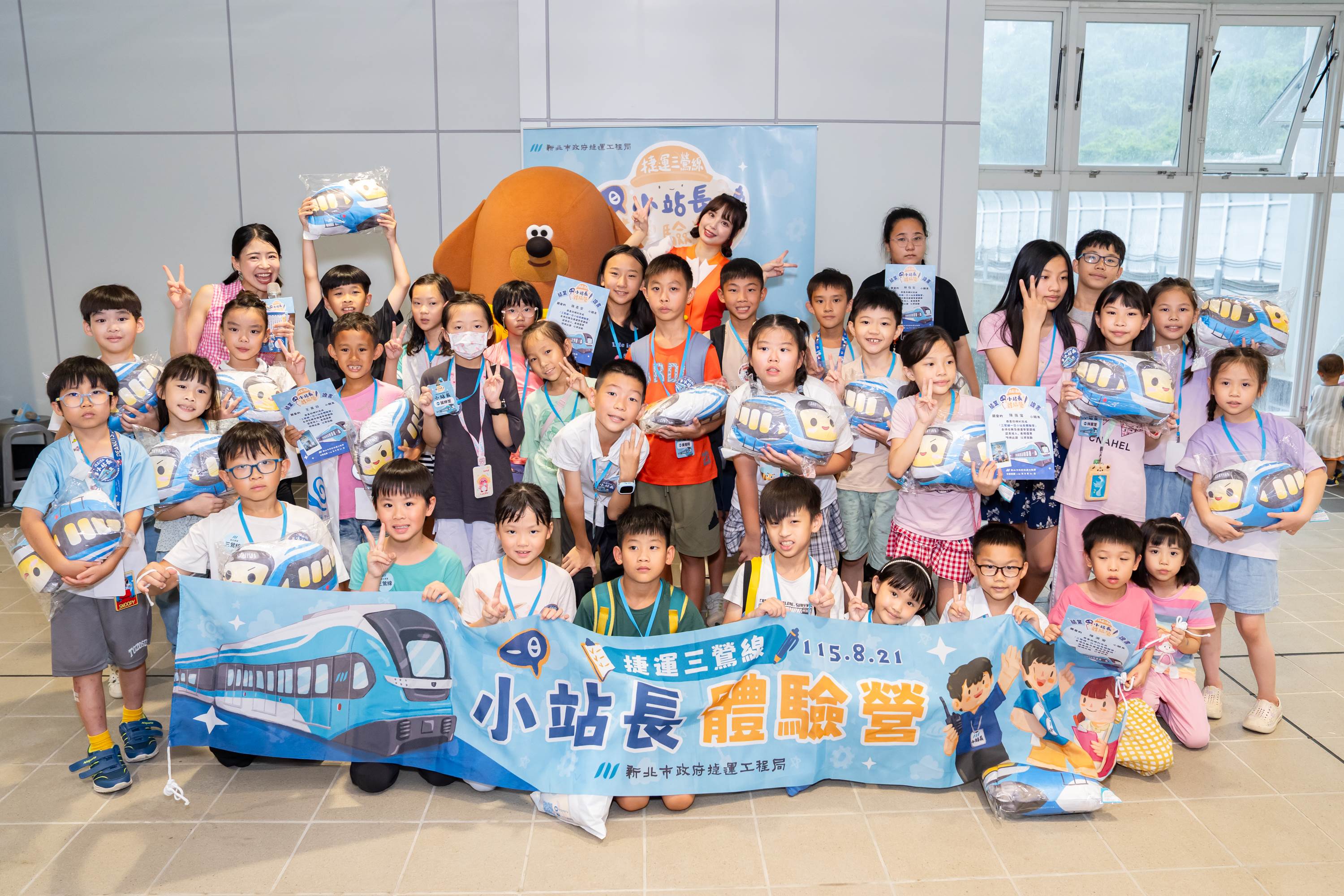三鶯線小站長大合影。（圖／新北捷運提供）