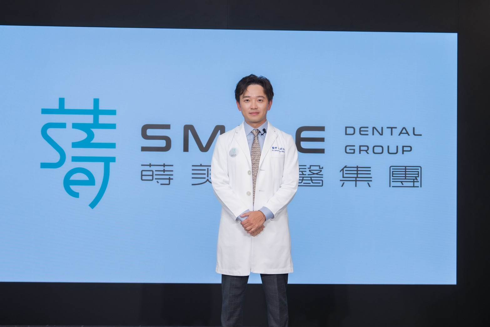 蒔美牙醫集團執行長江政倫醫師表示,高齡口腔照護應從「治療」進一步走向「預防」,透過規律檢查、清潔與長期管理,及早掌握牙齒、牙周及口腔環境變化。(圖/蒔美牙醫集團提供)