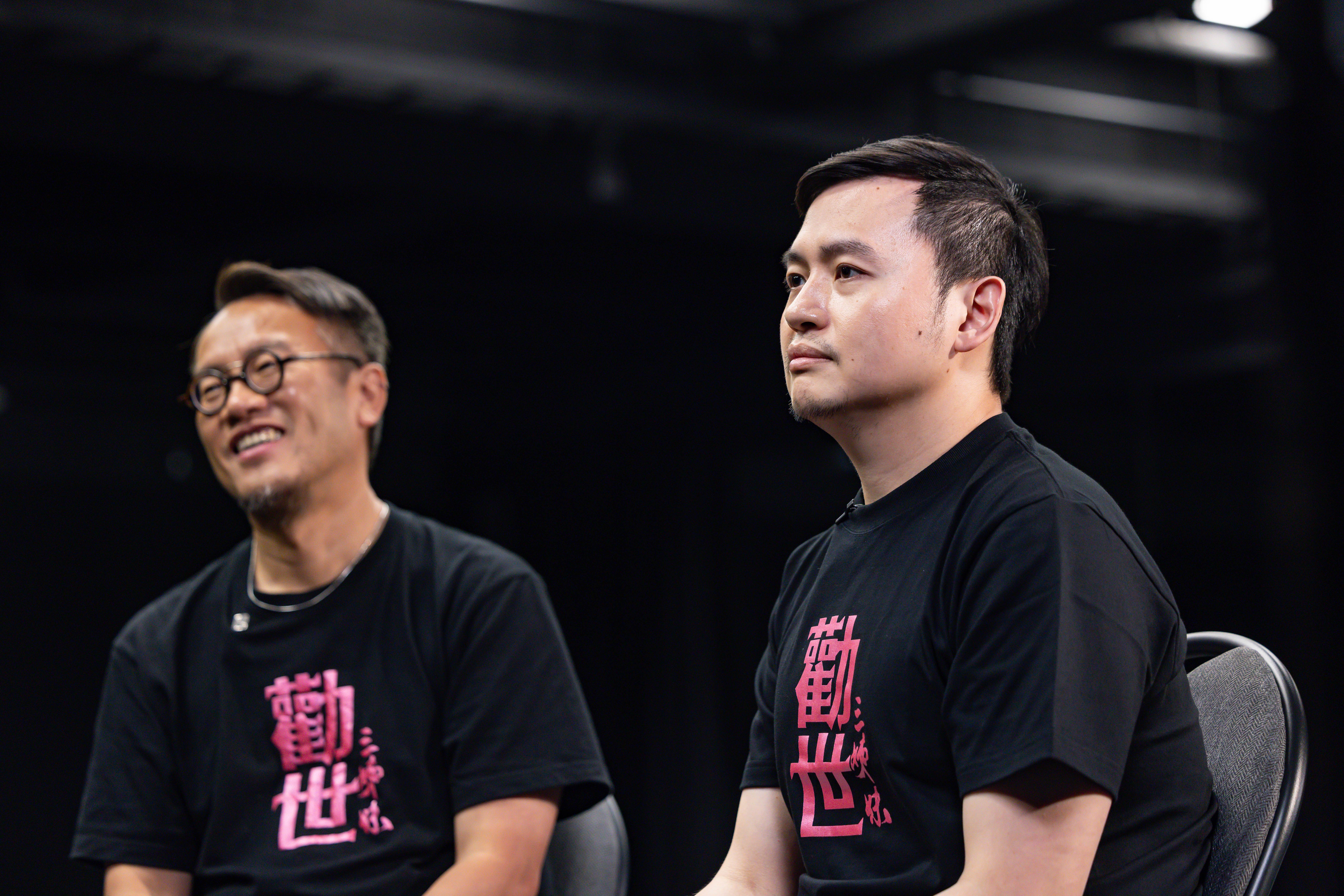 《勸世三姊妹》編劇詹傑(右),為了解牽亡文化前前後後參與過十幾場別人的喪禮