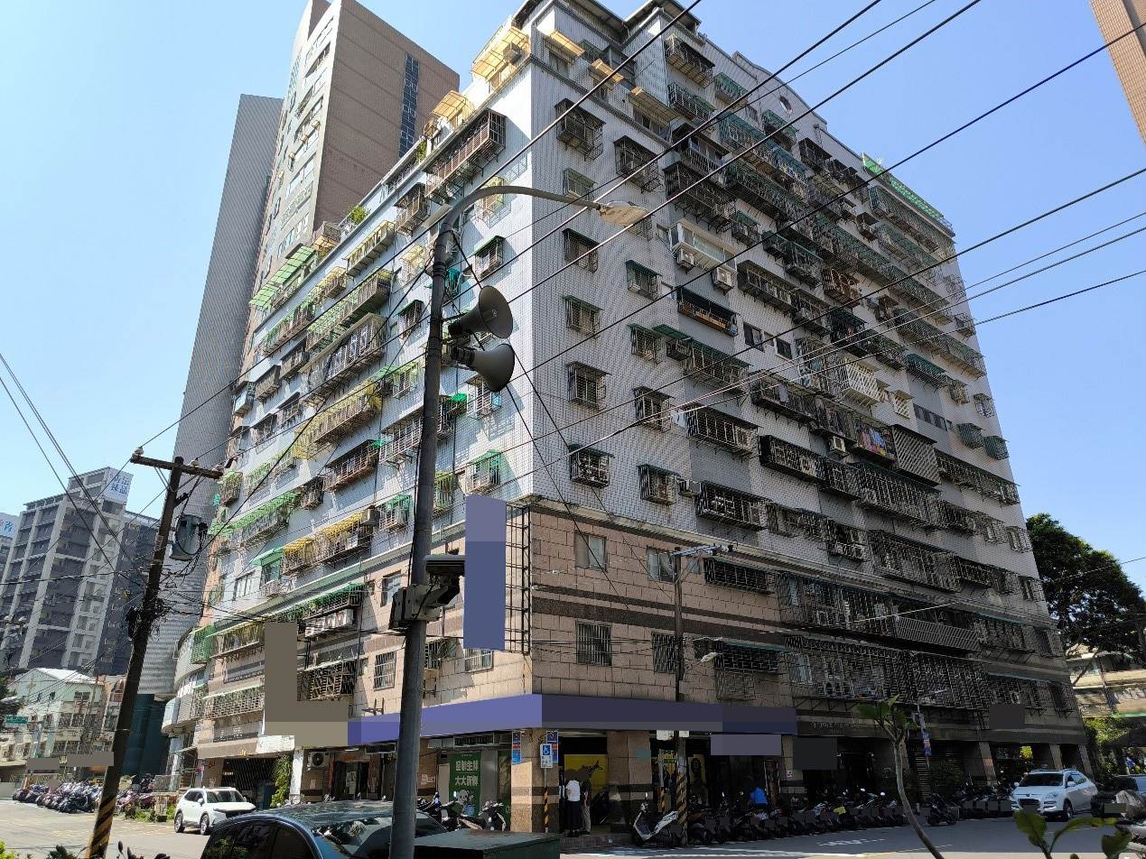 地下一樓百坪商場大樓外觀馬