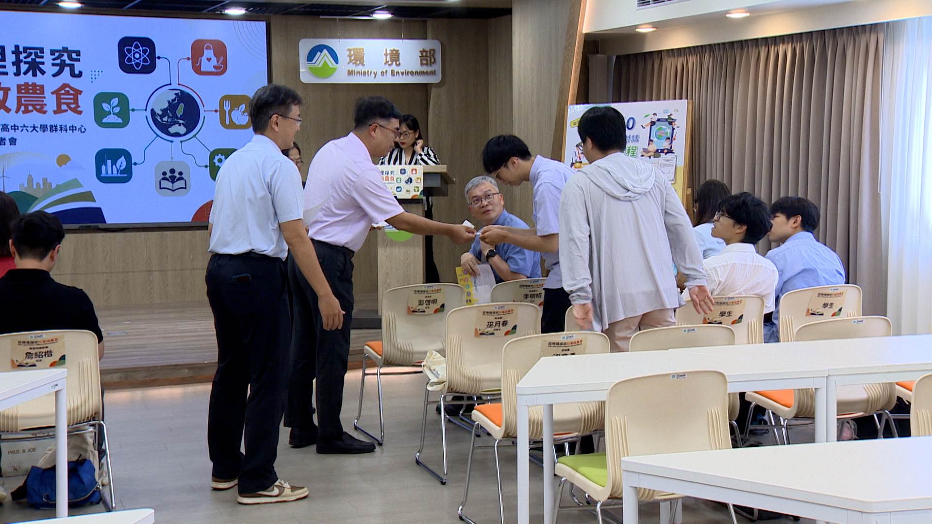 環境部扎根氣候教育，部長彭啓明預告將邀高中生「<a href='/search/tags/喝咖啡聊氣候/' target='_blank'>喝咖啡聊氣候</a>」、傾聽青年心聲。（圖／東森新聞）