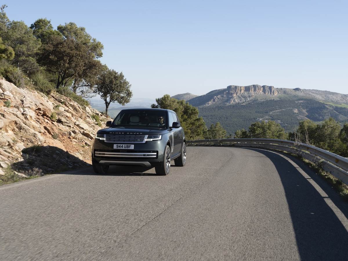 Range Rover Electric綜效輸出最高達550匹馬力與850Nm最大扭力。(圖/JLR Taiwan提供)