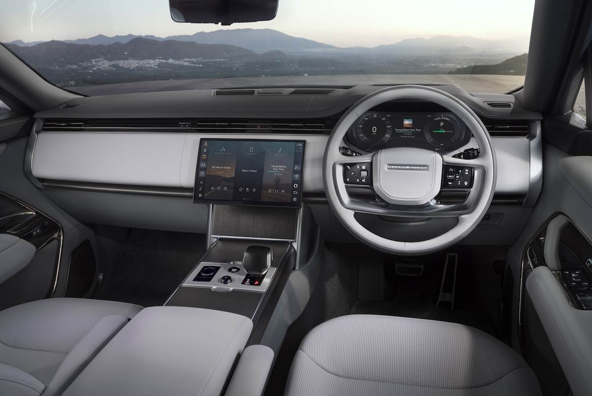 車主可透過專屬Range Rover應用程式與車輛進行即時通訊。(圖/JLR Taiwan提供)