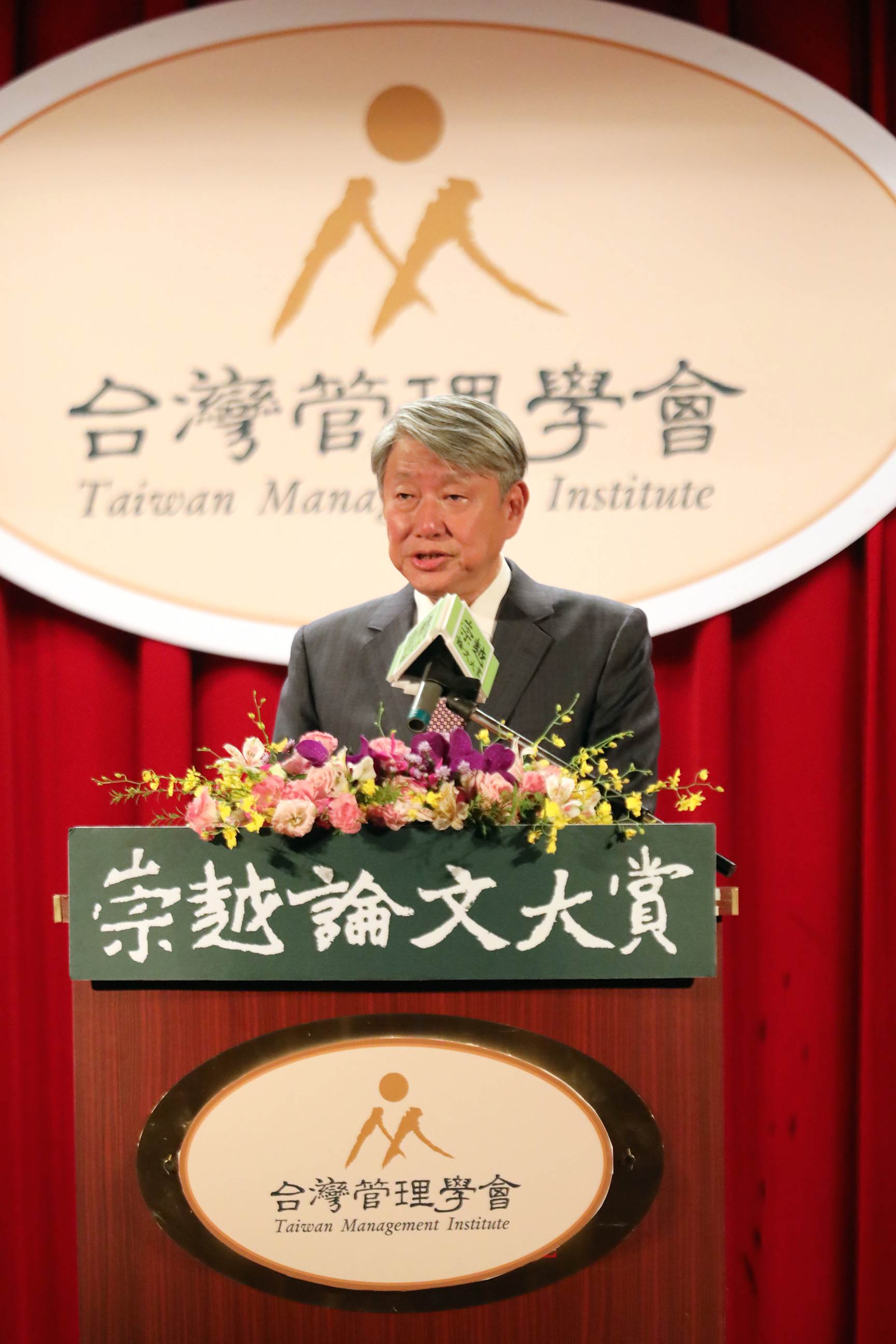 崇越集團創辦人郭智輝指出，AI會為管理者帶來四個重大的轉變。（圖／崇越論文大賞提供）