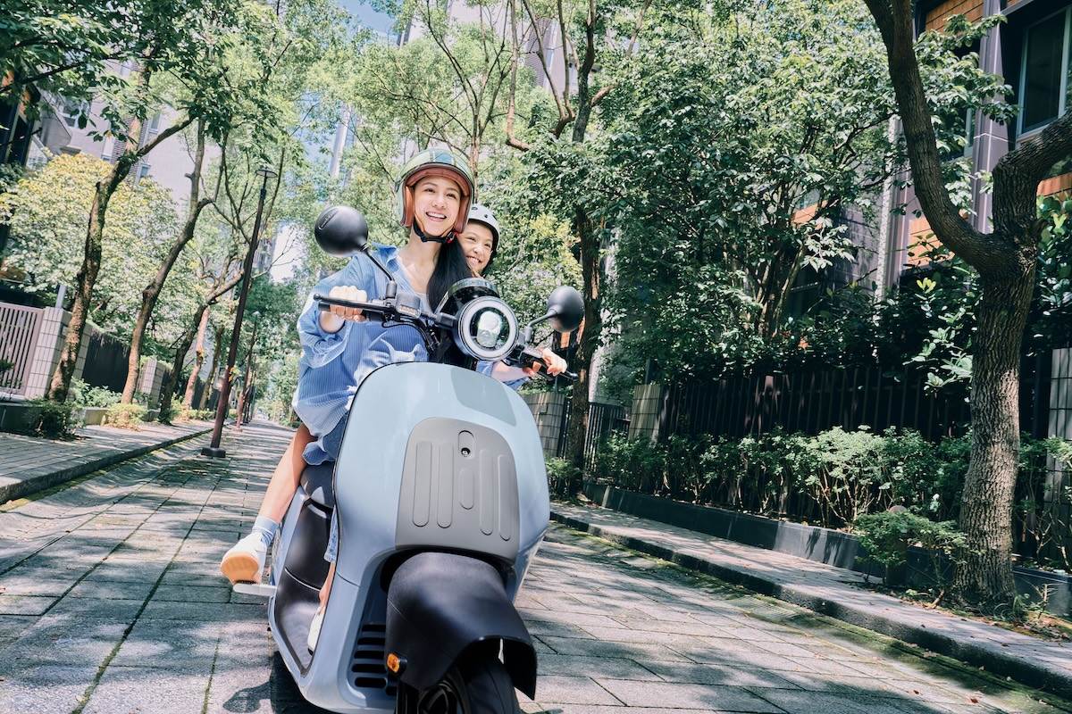 Gogoro EZZY灰藍。(圖/Gogoro提供)
