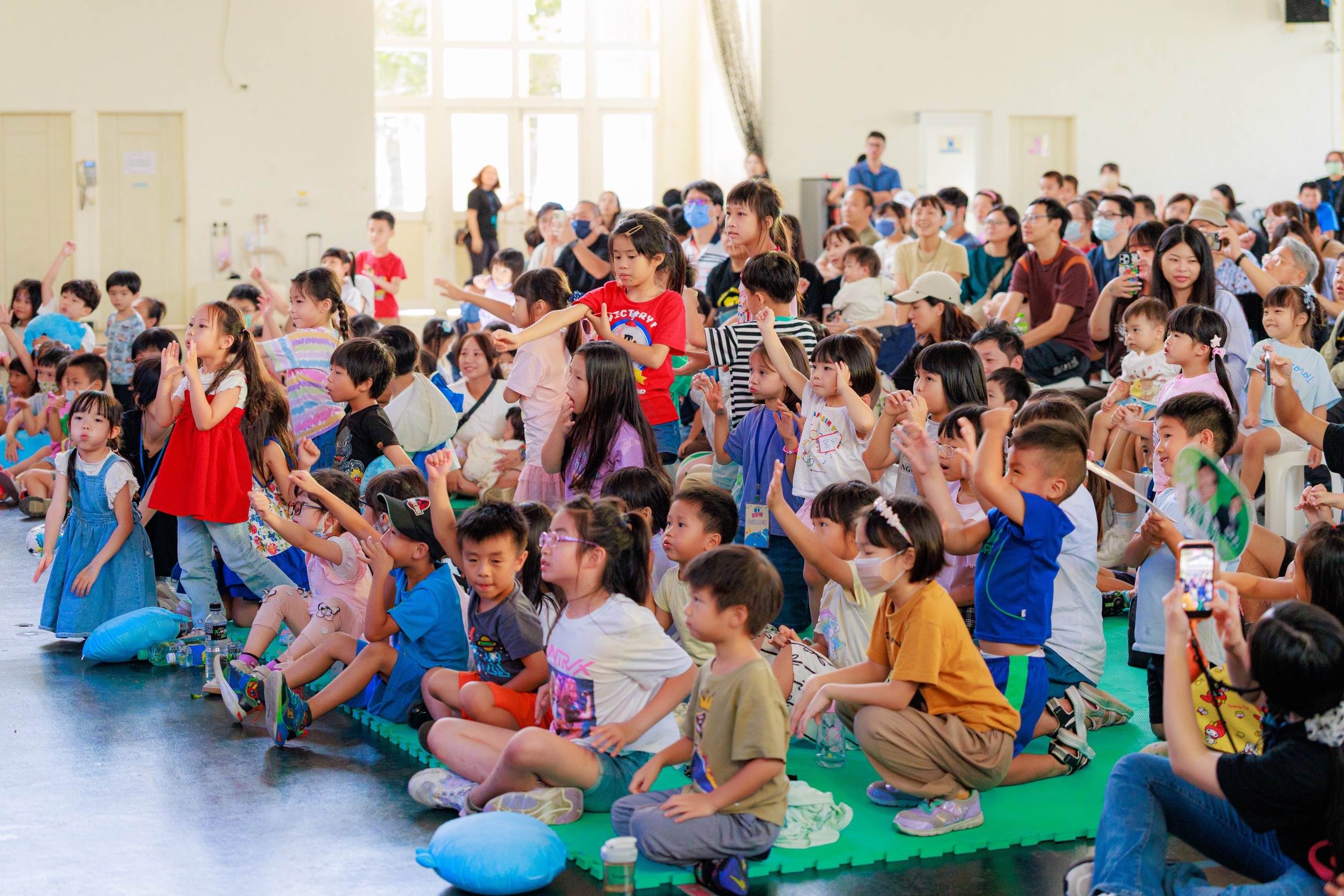 透過音樂、戲劇、遊戲及城市探索，讓孩子在歡笑中認識家鄉、累積成長能量，也讓親子在相伴參與中創造珍貴回憶。（圖/東森新聞）