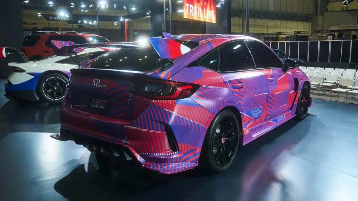 Civic Type R HRC擁有更誇張的空力套件，並且在動力系統方面提升至340匹。（圖／本田提供）
