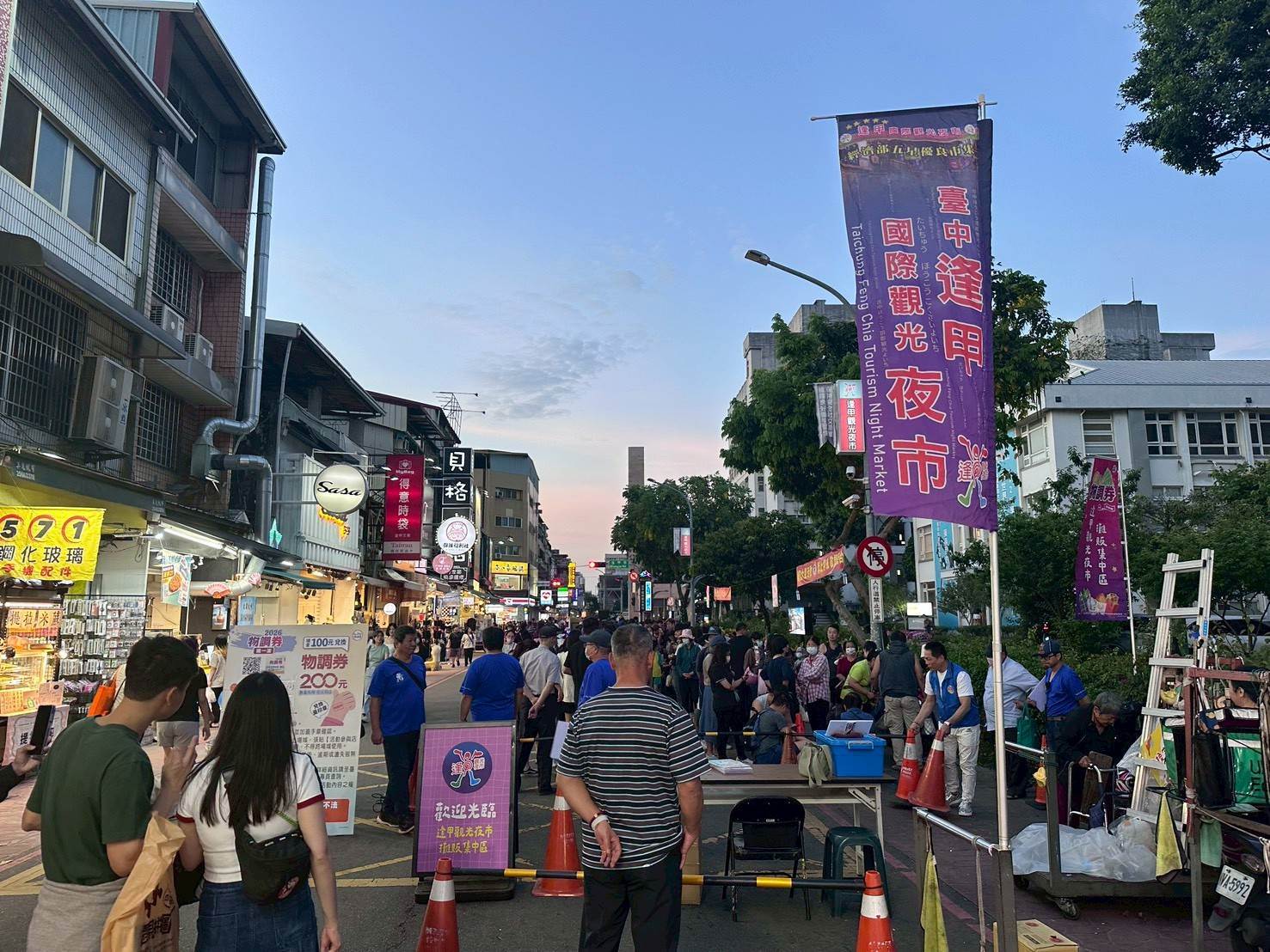 物調券帶動市場、夜市及商圈消費,也吸引不同年齡層民眾及外地遊客走入傳統市場。(圖/台中市經發局提供)