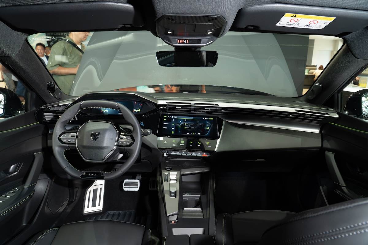 GT以上車型換上全新GT方向盤，並進一步升級為3D立體全彩數位儀錶與i-TOGGLES客製化虛擬觸控快捷鍵。（圖／林昱丞攝影）