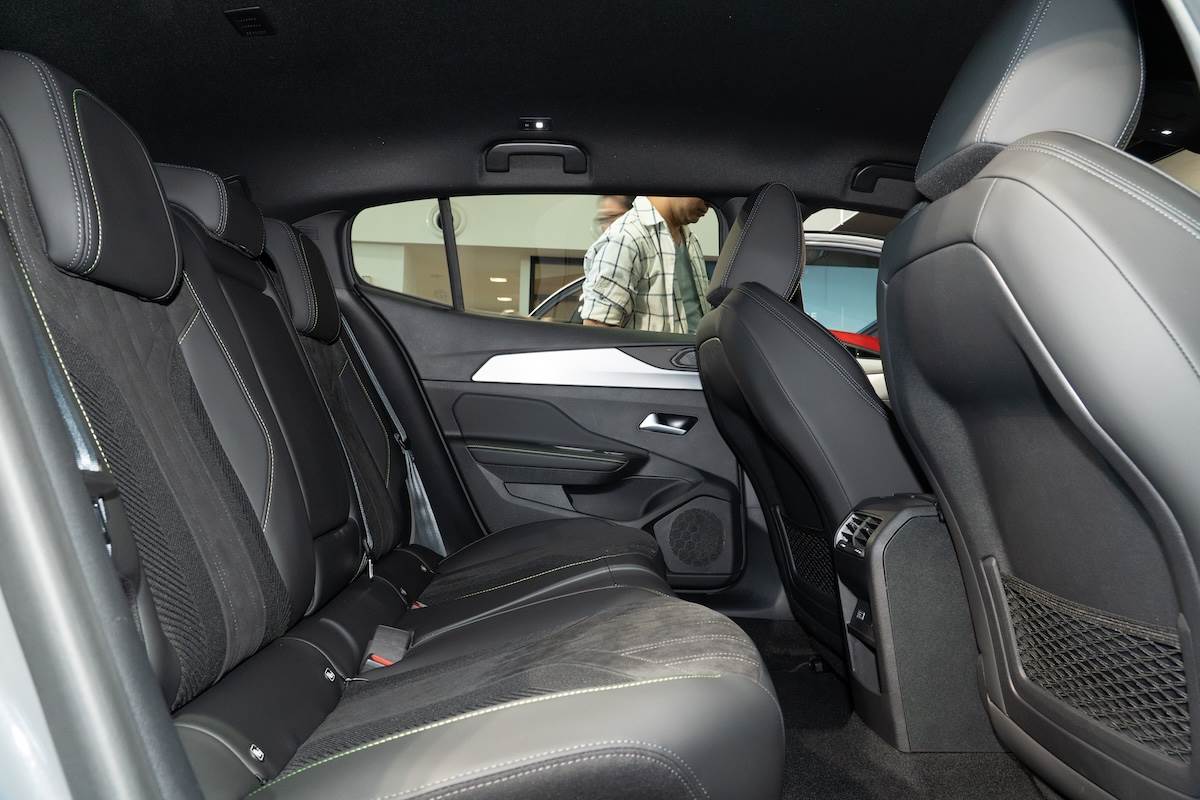 全新PEUGEOT 408受惠於2,787 mm軸距設定，後座具備183 mm膝部空間。（圖／林昱丞攝影）