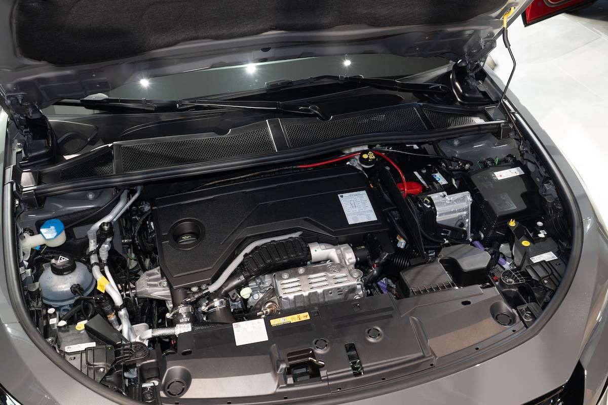 全新PEUGEOT 408搭載2026年式P2 HYBRID油電複合動力。（圖／林昱丞攝影）