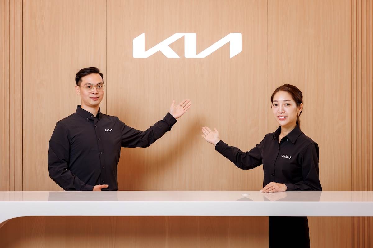 全新識別制服以全黑色系為主軸,在面料中導入以永續概念為基礎的咖啡紗成分。(圖/台灣森那美起亞提供)
