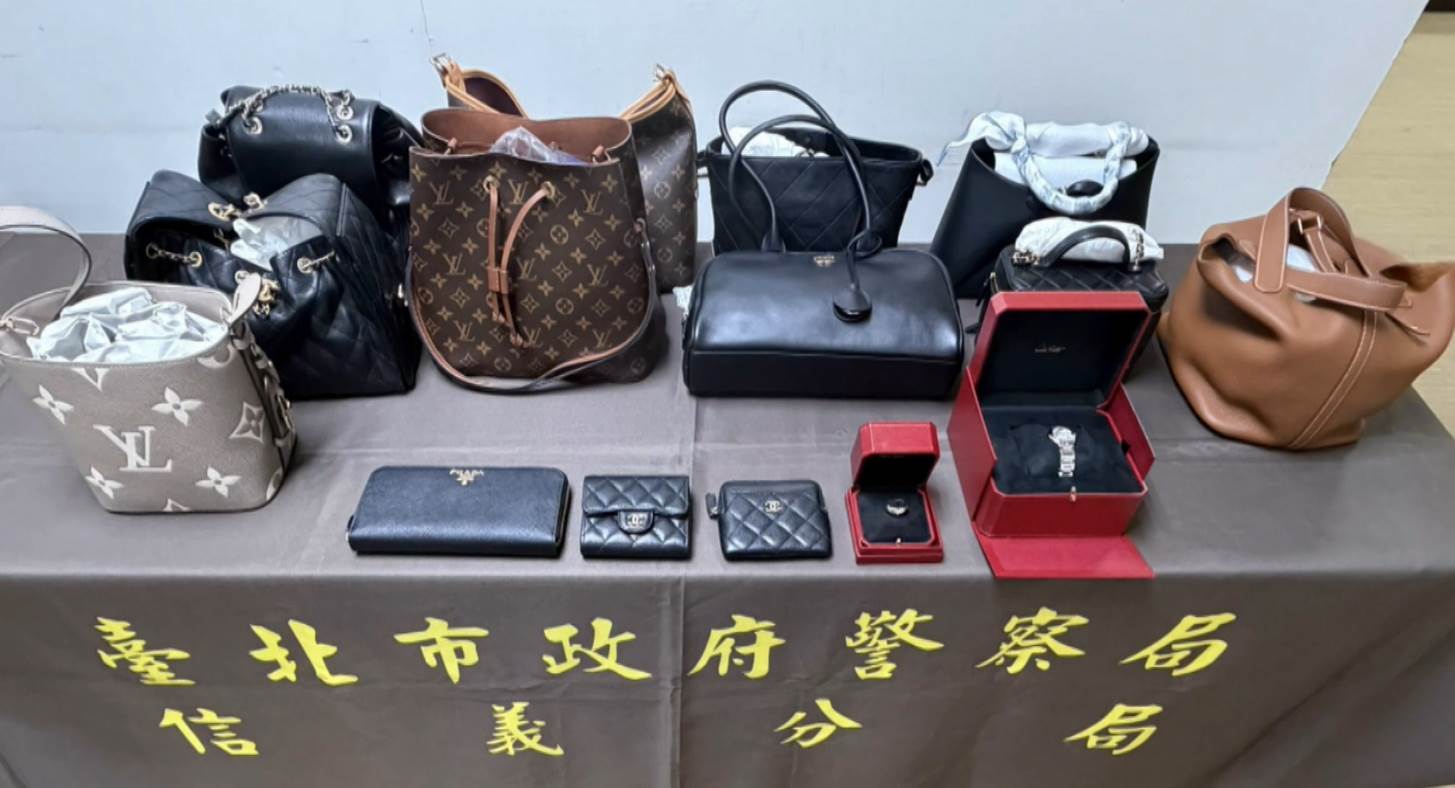 社工租屋處堆滿名牌包。（圖／東森新聞）