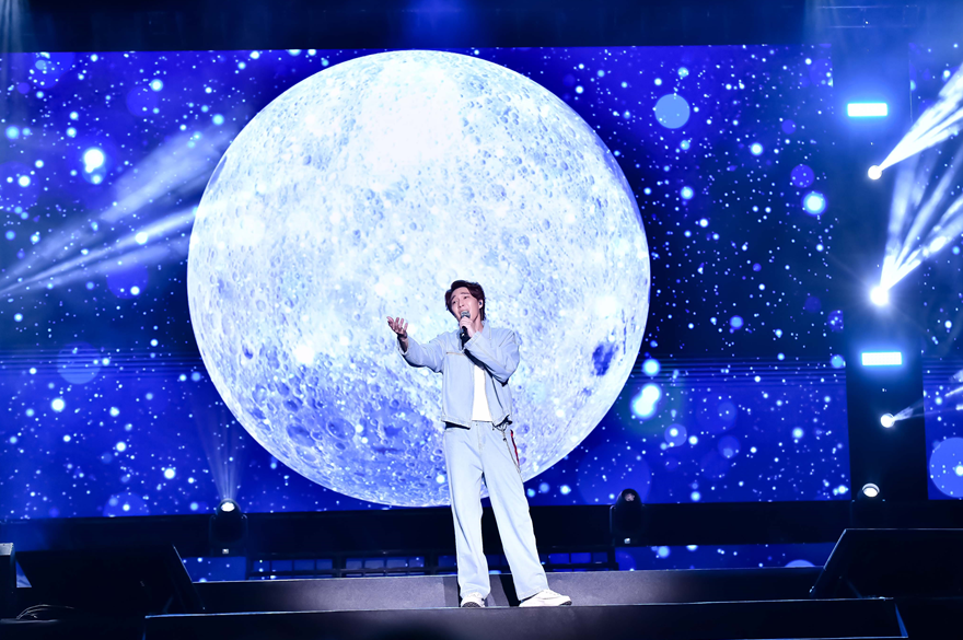 宋晨星清新嗓音溫暖全場。(圖/花蓮縣政府原住民行政處提供)