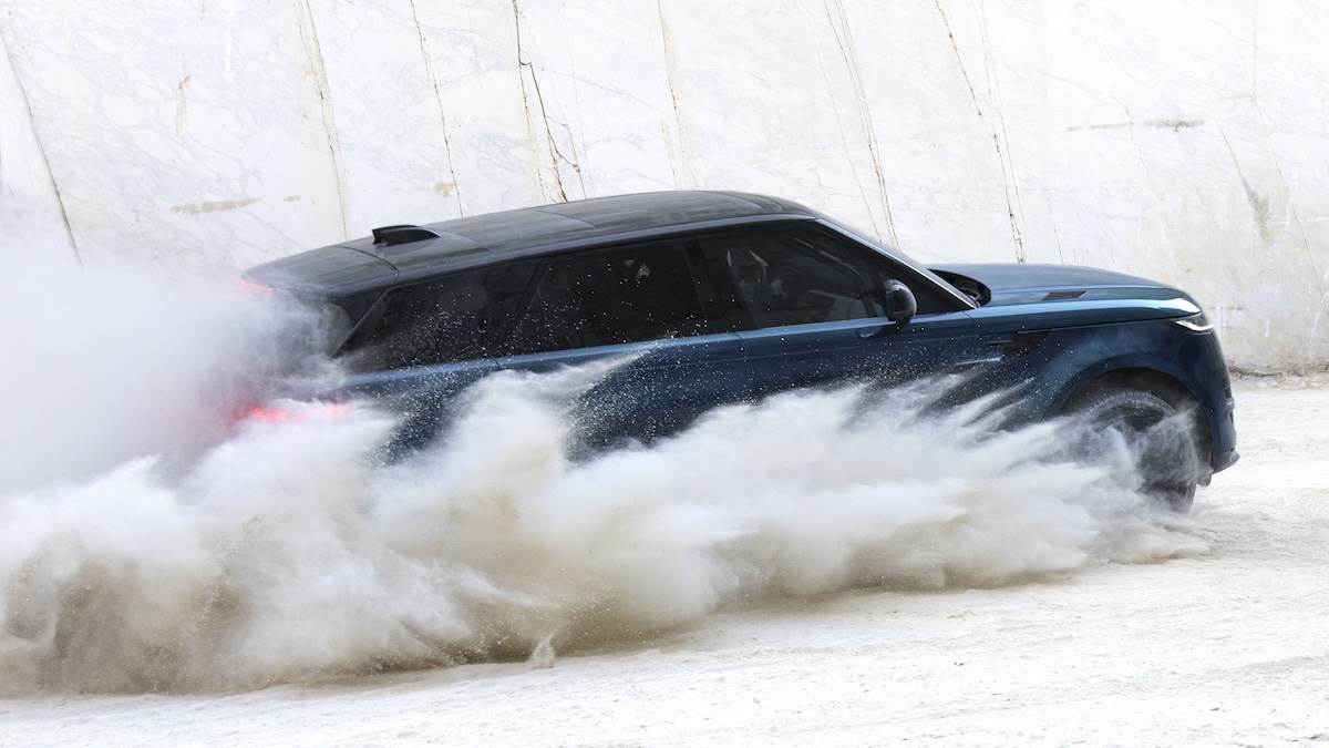 全新Range Rover Sport Electric配置的「Electronic Active Roll Control電子主動式側傾控制系統」。(圖/JLR Taiwan提供)
