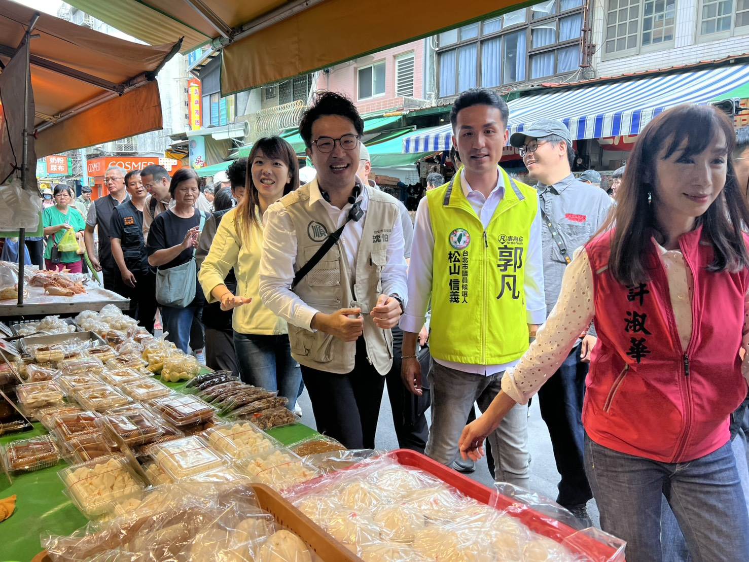 沈伯洋提到自己會敷一款韓國的面膜。（圖／東森新聞）