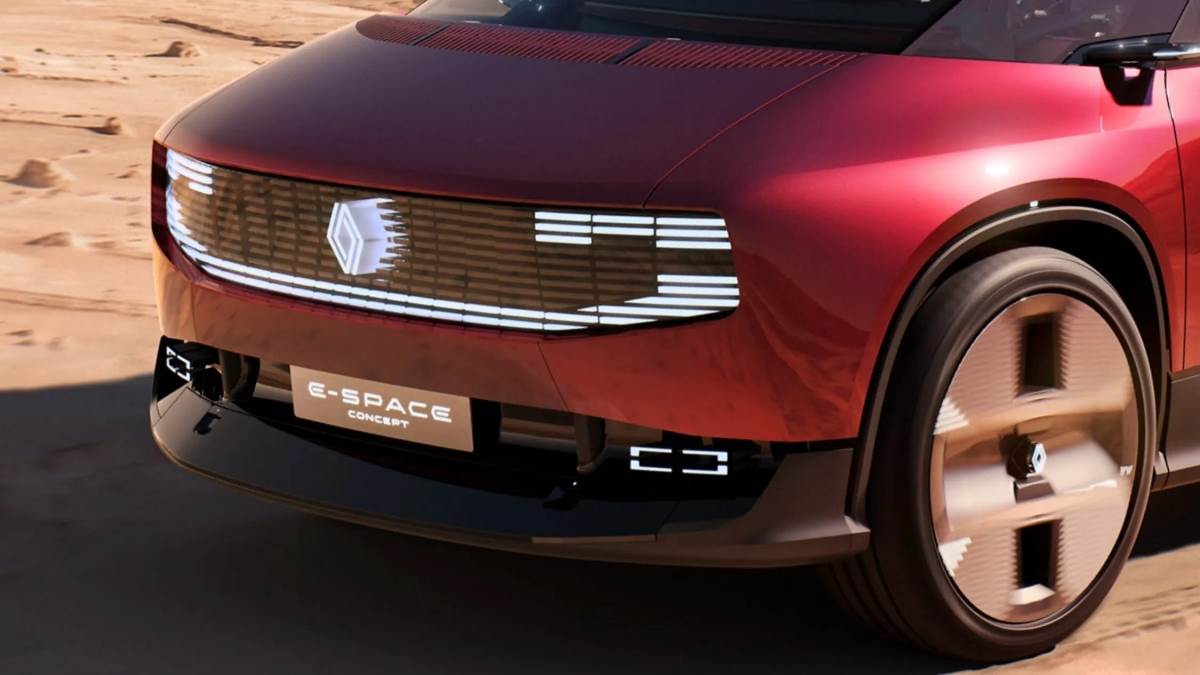 車輛外觀相當前衛有型，車頭搭配U型LED燈帶以及發光菱形廠徽非常新潮。（圖／雷諾提供）