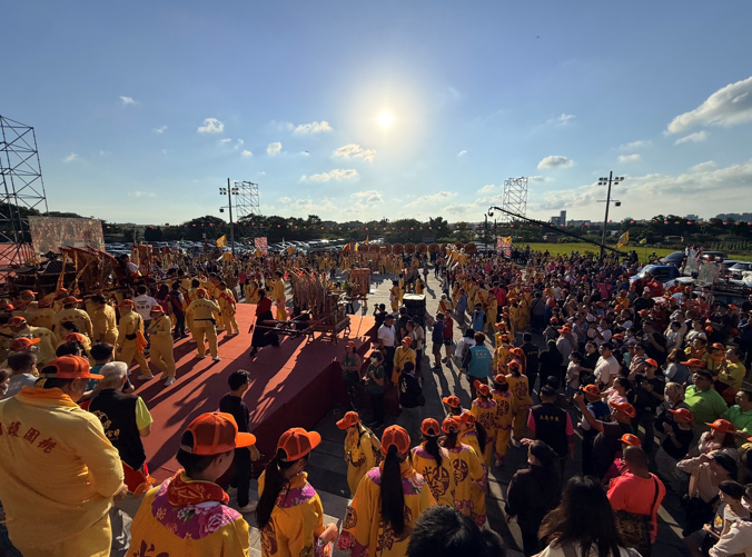 桃園護國宮首度舉辦「萬人傳香」，信眾參與起駕大典儀式。（圖／桃園護國宮提供）
