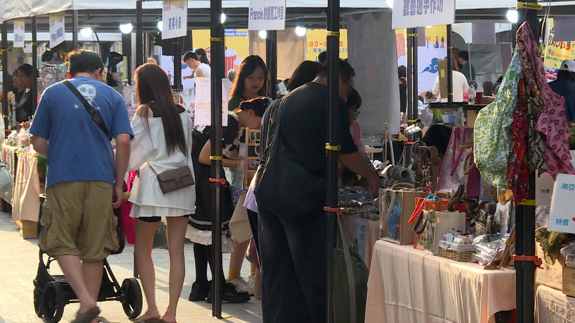 臺中購物節結合抽獎活動與商圈行銷，吸引民眾踴躍消費，帶動在地店家業績成長。（圖／東森新聞）